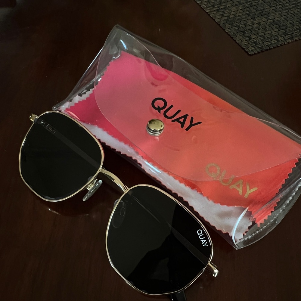Quay Polarized Hexagonal sunglasses
